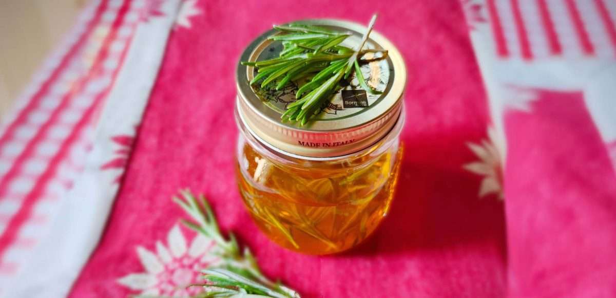 Olio al rosmarino fatto in casa senza cottura