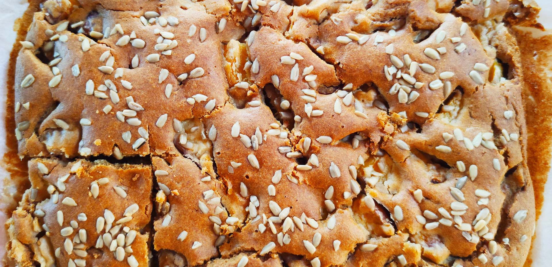 Torta soffice alle pesche, ricetta vegana e senza glutine Torta soffice alle pesche, ricetta vegana e senza glutine